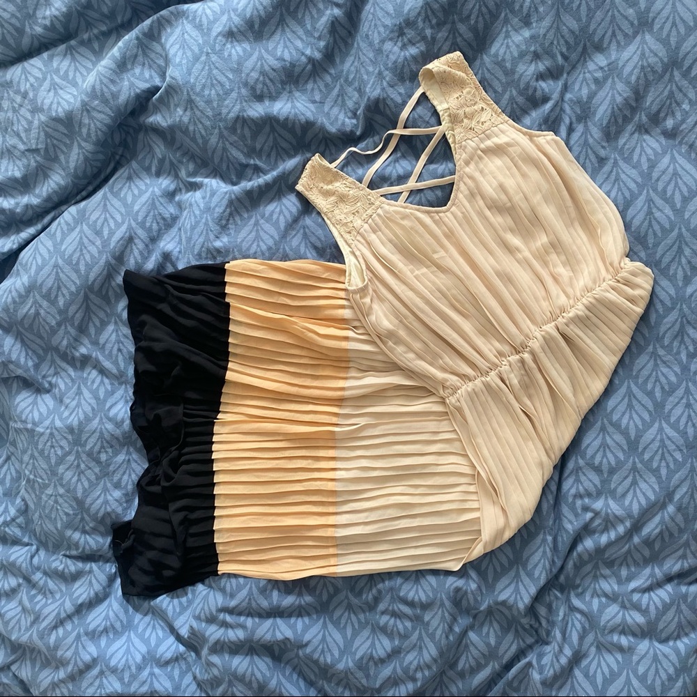 Dress - Picture 3 of 3